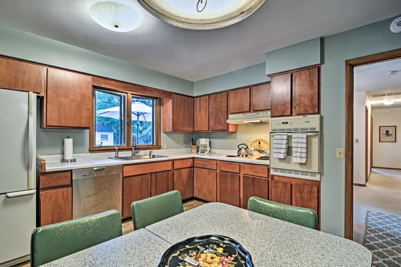 Lake Huron House With Grill And Beach Access! East Tawas Екстер'єр фото