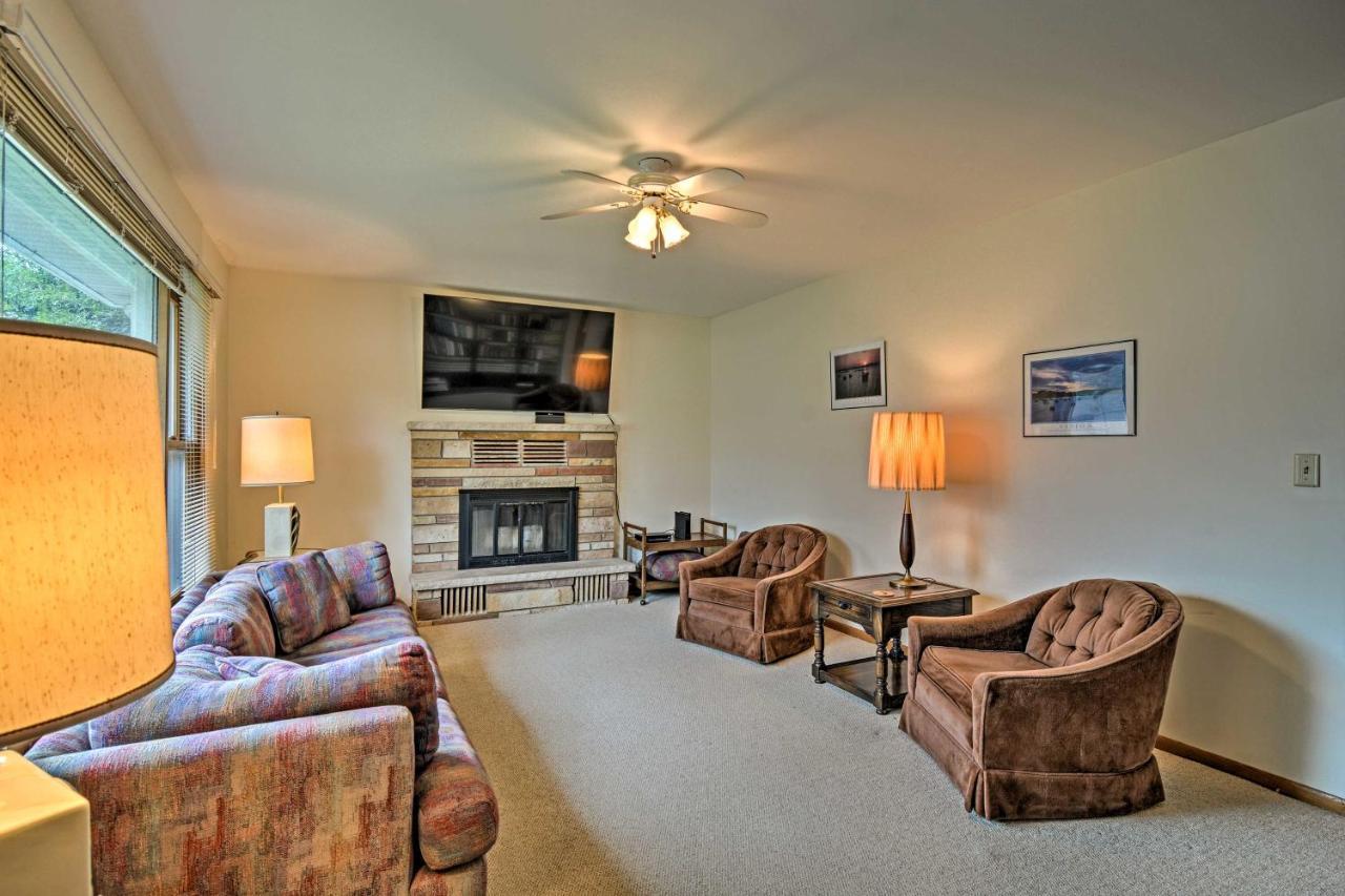 Lake Huron House With Grill And Beach Access! East Tawas Екстер'єр фото
