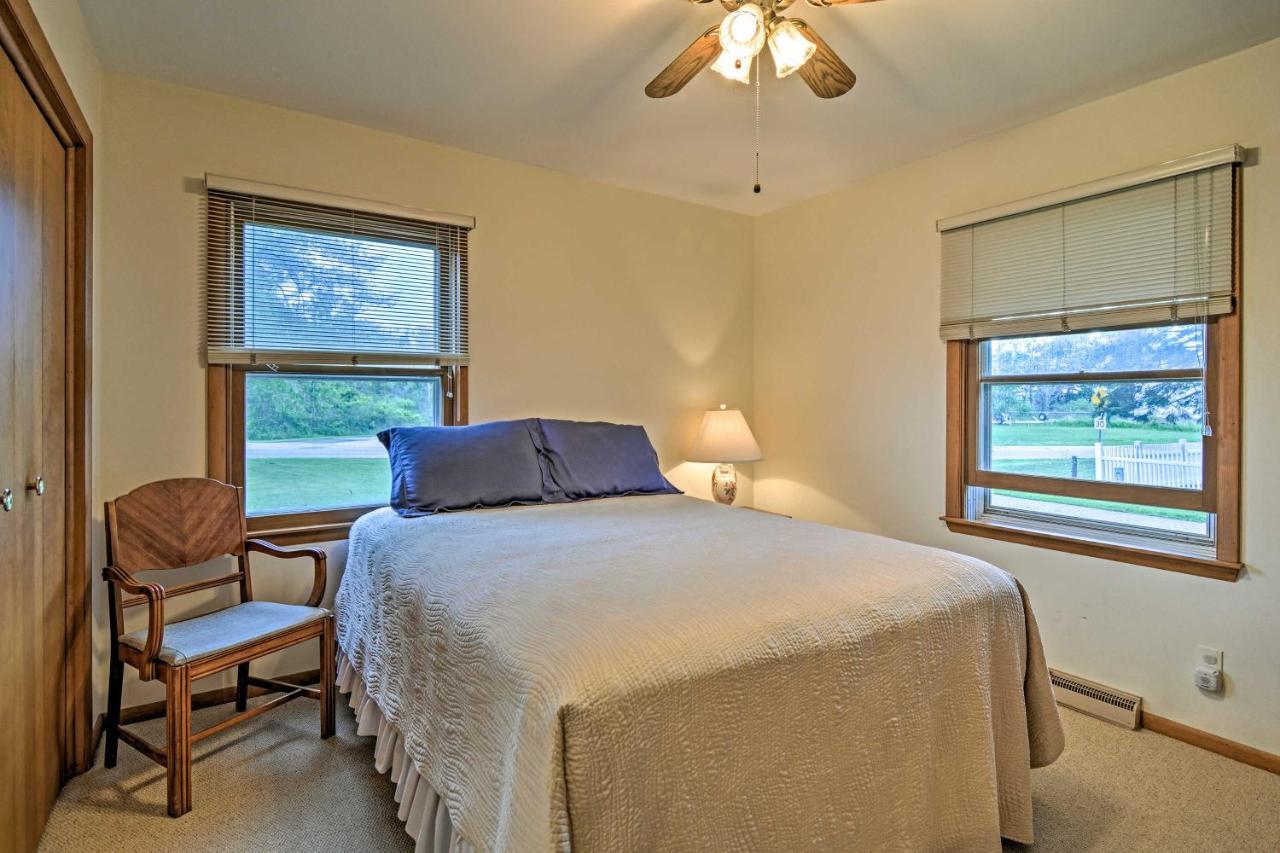 Lake Huron House With Grill And Beach Access! East Tawas Екстер'єр фото