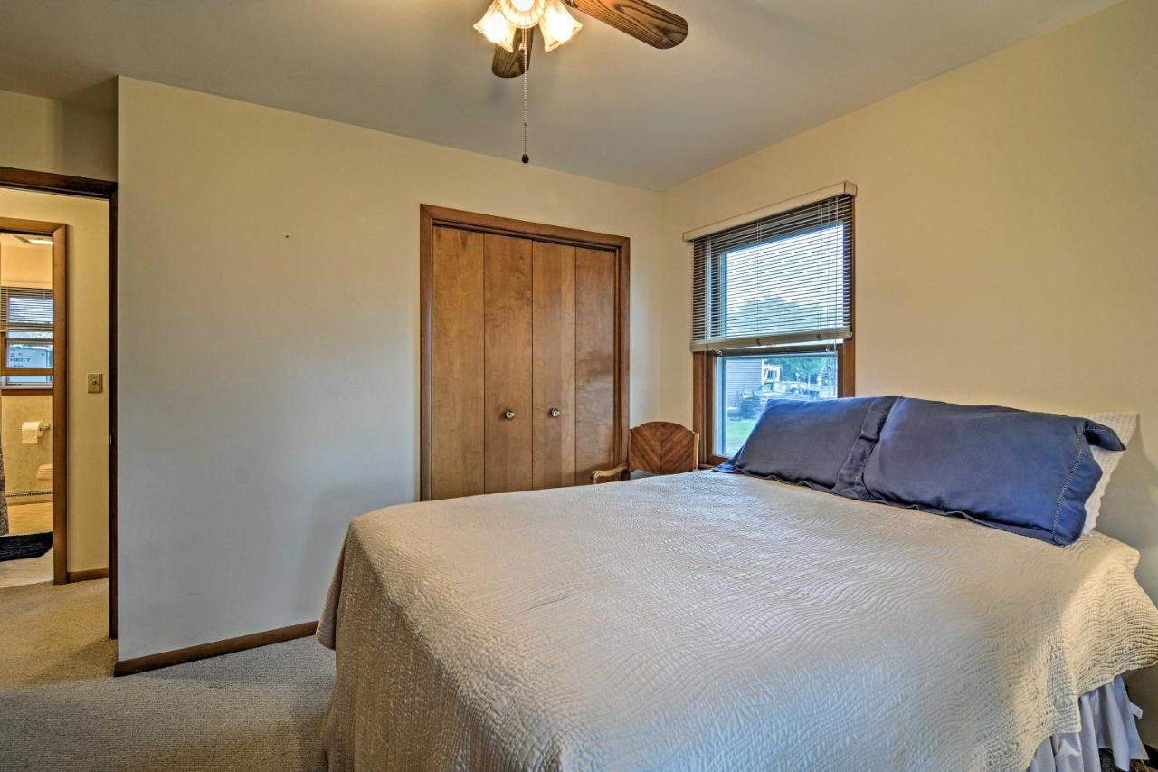 Lake Huron House With Grill And Beach Access! East Tawas Екстер'єр фото