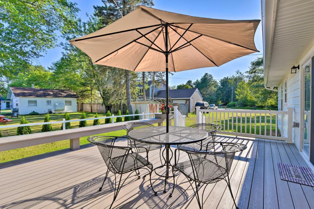 Lake Huron House With Grill And Beach Access! East Tawas Екстер'єр фото