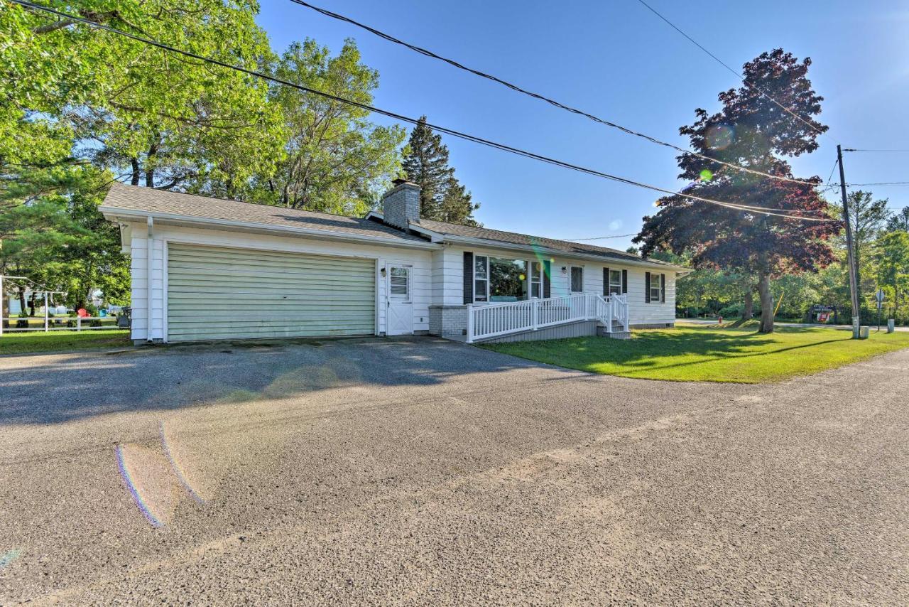 Lake Huron House With Grill And Beach Access! East Tawas Екстер'єр фото
