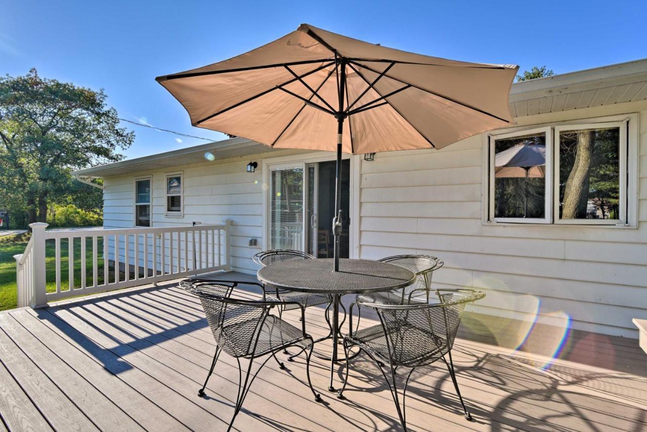 Lake Huron House With Grill And Beach Access! East Tawas Екстер'єр фото