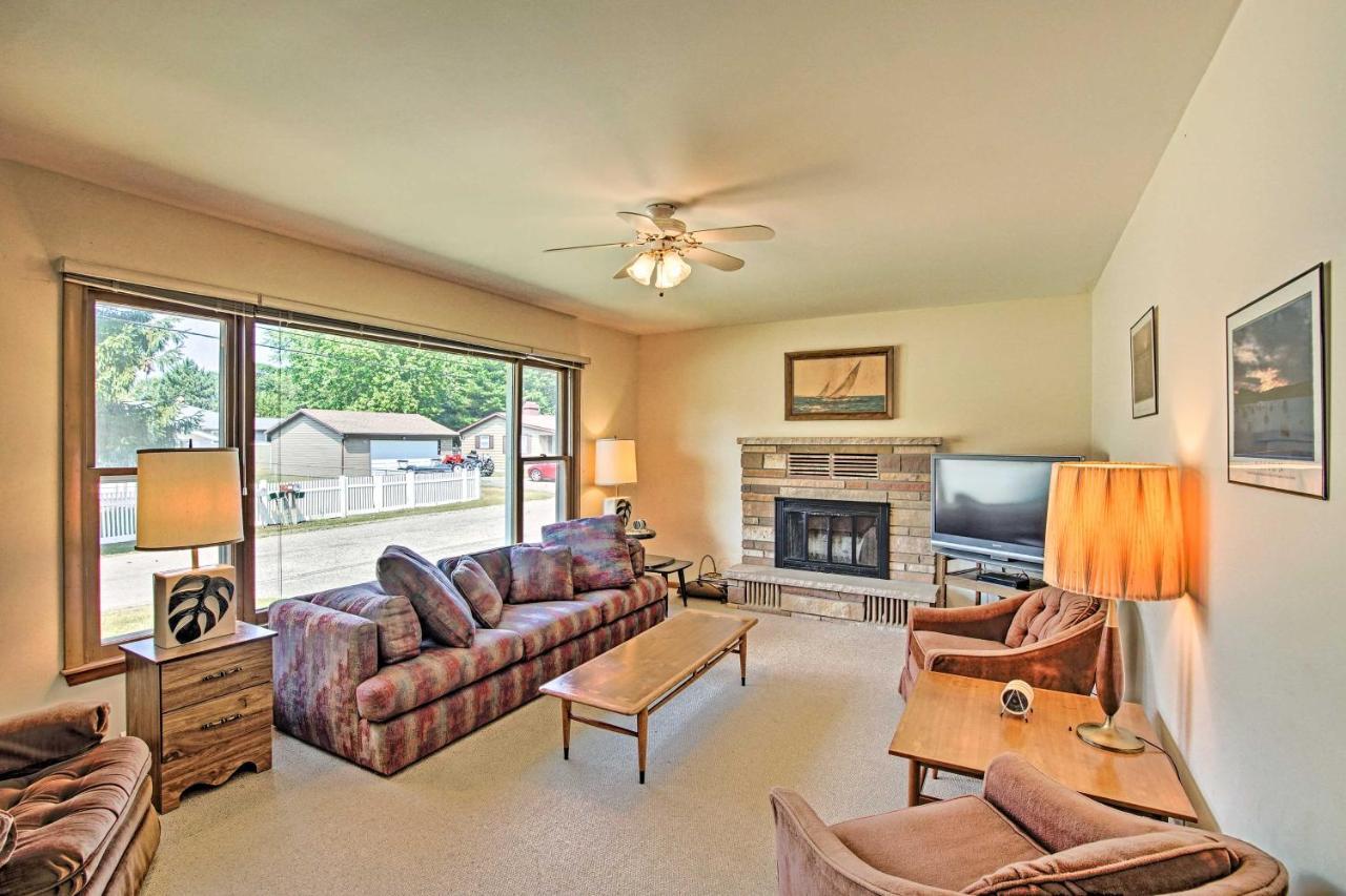 Lake Huron House With Grill And Beach Access! East Tawas Екстер'єр фото